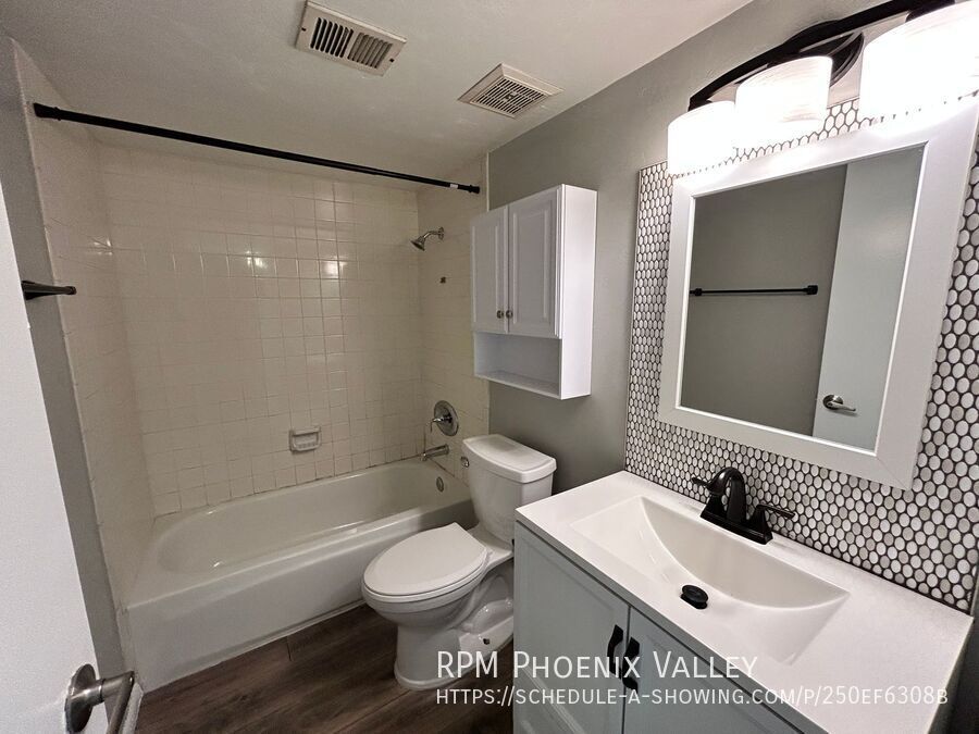 $500 OFF your 1st full month rent! 2Bm 2Ba townhome in the Heart of Phoenix property image