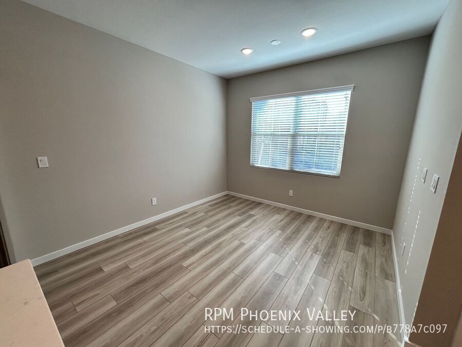 Modern 3-Bedroom Townhome in Gated Layton Lakes – Updated & Move-In Ready! property image