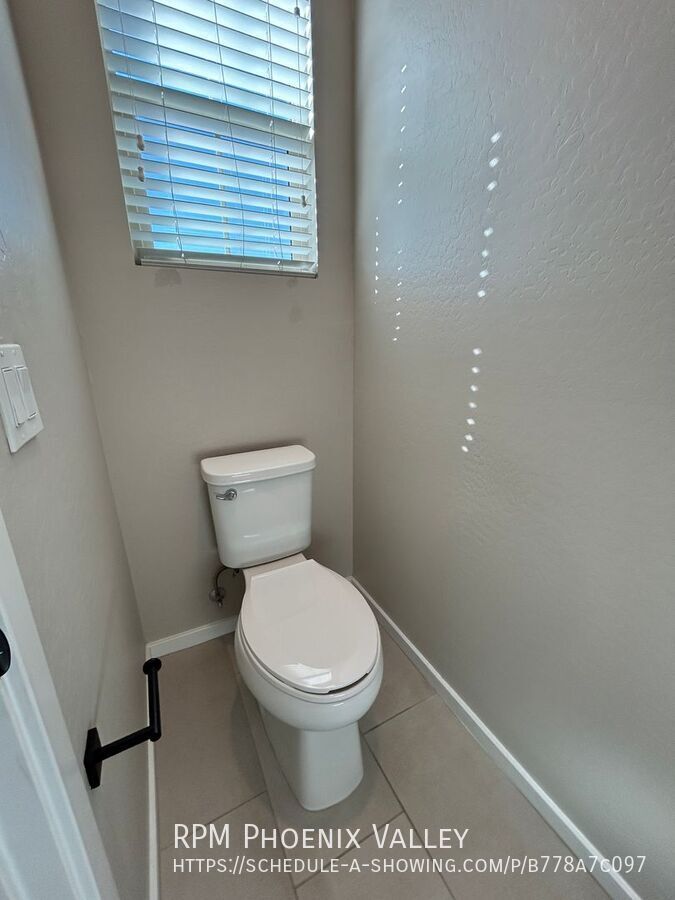 Modern 3-Bedroom Townhome in Gated Layton Lakes – Updated & Move-In Ready! property image