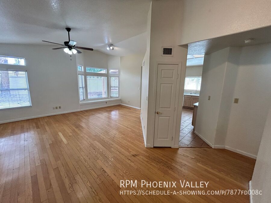 SINGLE LEVEL 3Bdm 2Ba Home w/ NO CARPET - Located in Val Vista Lakes!!! property image