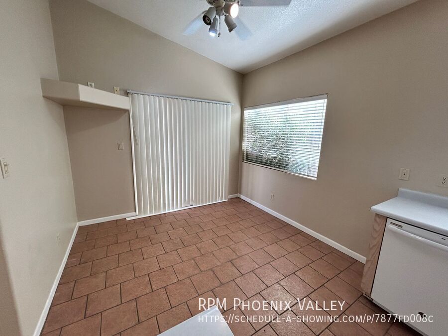 SINGLE LEVEL 3Bdm 2Ba Home w/ NO CARPET - Located in Val Vista Lakes!!! property image