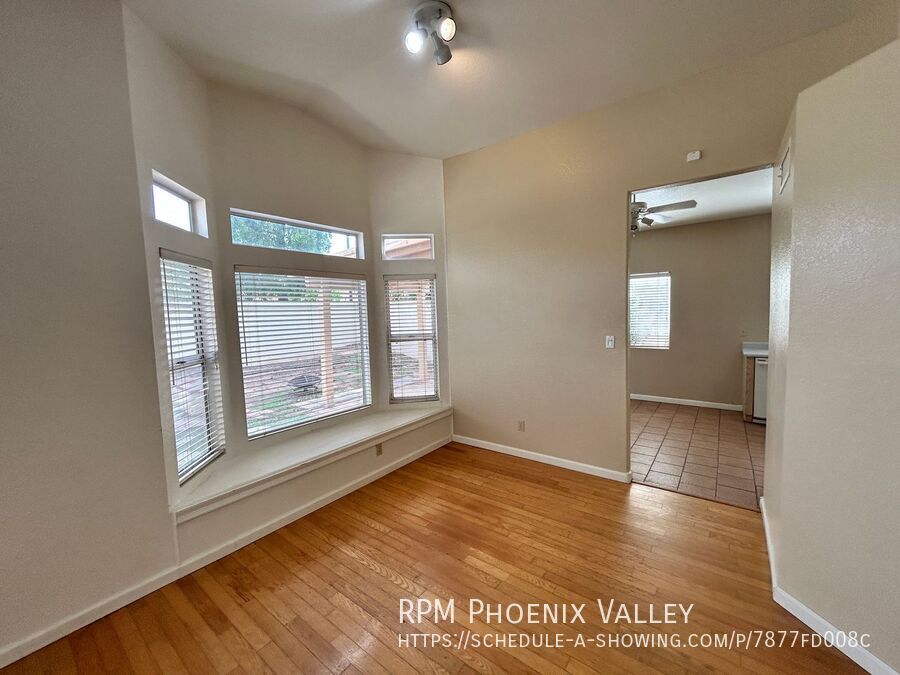 SINGLE LEVEL 3Bdm 2Ba Home w/ NO CARPET - Located in Val Vista Lakes!!! property image