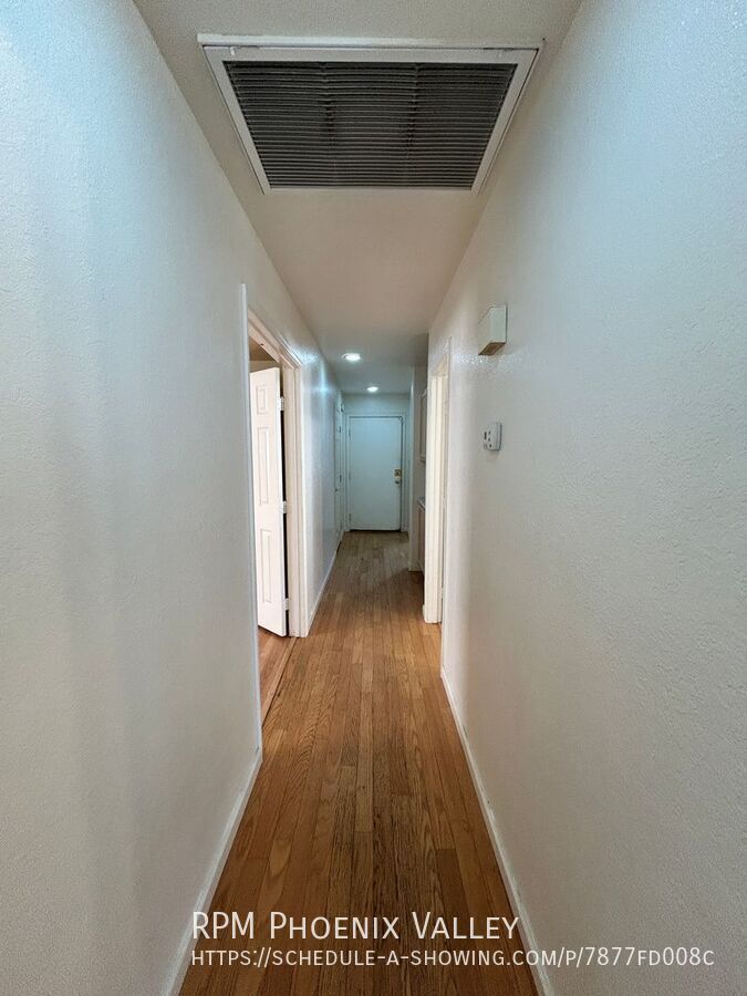 SINGLE LEVEL 3Bdm 2Ba Home w/ NO CARPET - Located in Val Vista Lakes!!! property image