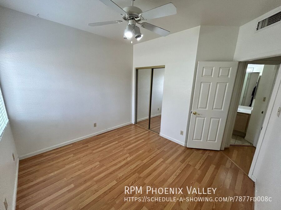 SINGLE LEVEL 3Bdm 2Ba Home w/ NO CARPET - Located in Val Vista Lakes!!! property image