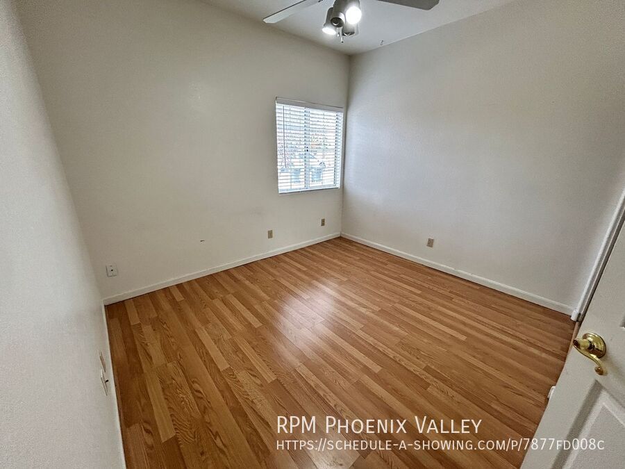 SINGLE LEVEL 3Bdm 2Ba Home w/ NO CARPET - Located in Val Vista Lakes!!! property image