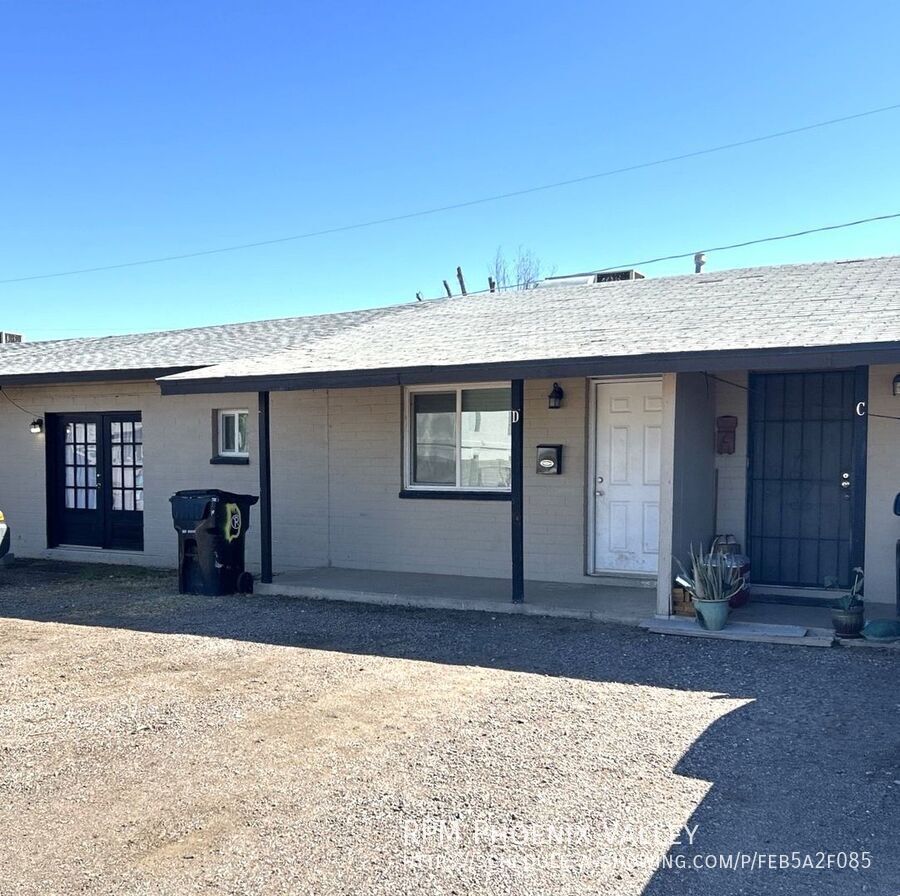 Updated 2Bdm 1BA apartment *NO* Carpet property image