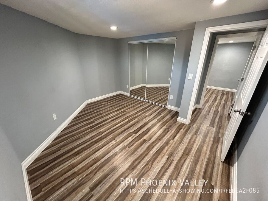 Updated 2Bdm 1BA apartment *NO* Carpet property image