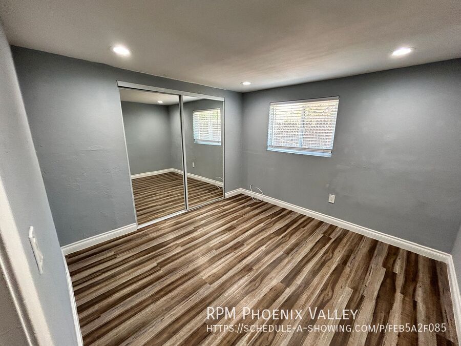 Updated 2Bdm 1BA apartment *NO* Carpet property image