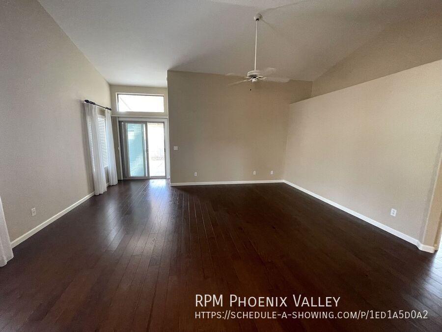 Beautiful 3 Bed / 2 Bath Home in Prime Location – Right Off the 101! *NO Carpet* property image