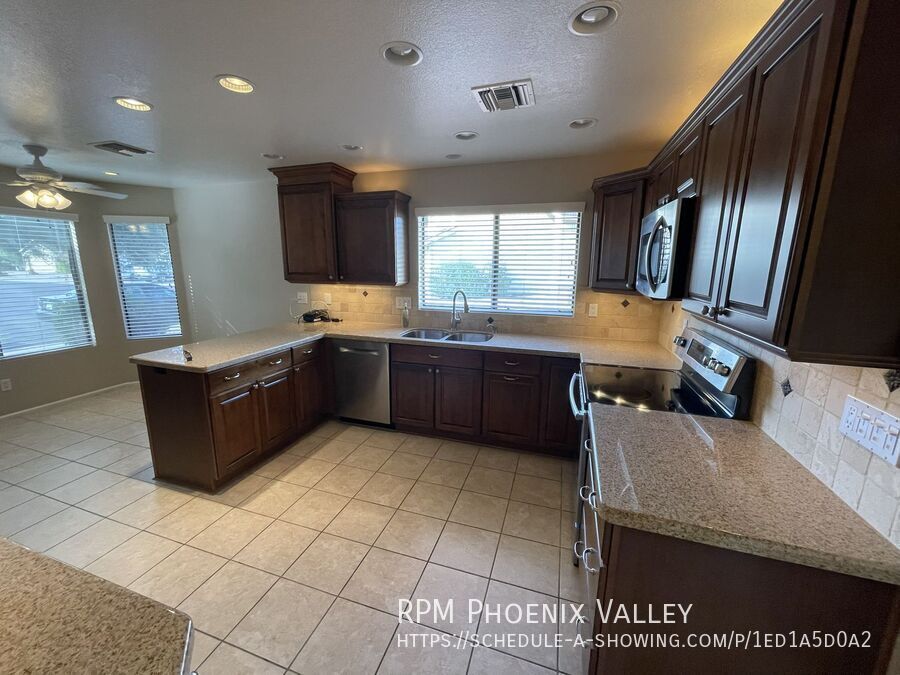 Beautiful 3 Bed / 2 Bath Home in Prime Location – Right Off the 101! *NO Carpet* property image