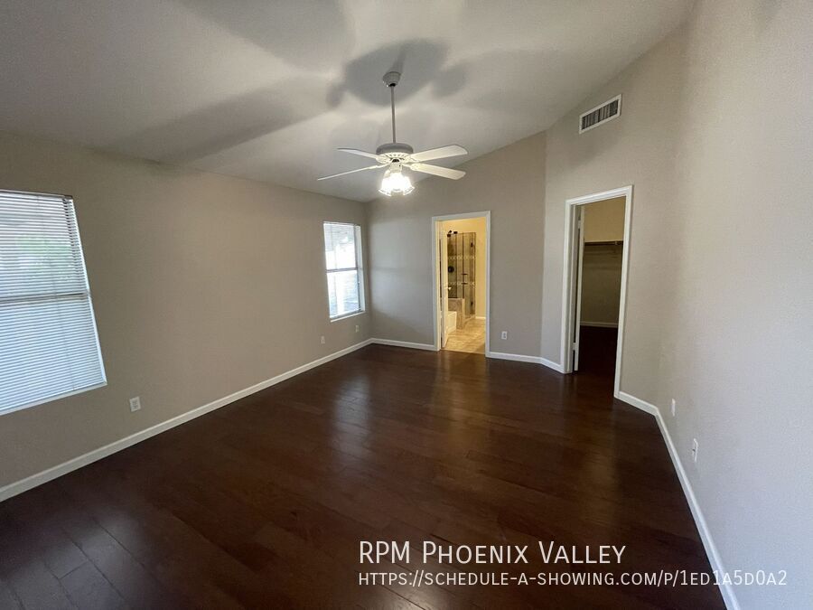 Beautiful 3 Bed / 2 Bath Home in Prime Location – Right Off the 101! *NO Carpet* property image