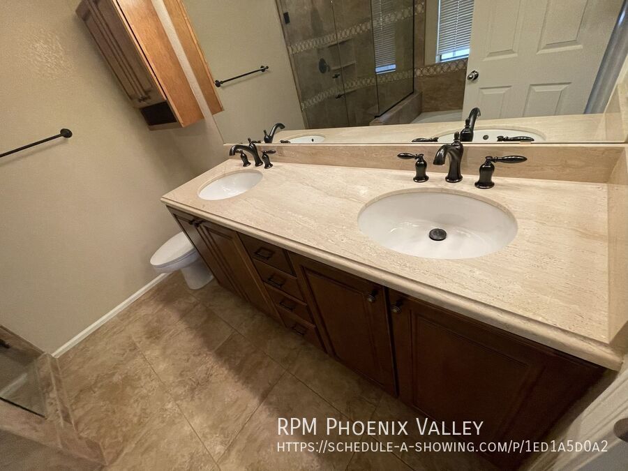 Beautiful 3 Bed / 2 Bath Home in Prime Location – Right Off the 101! *NO Carpet* property image