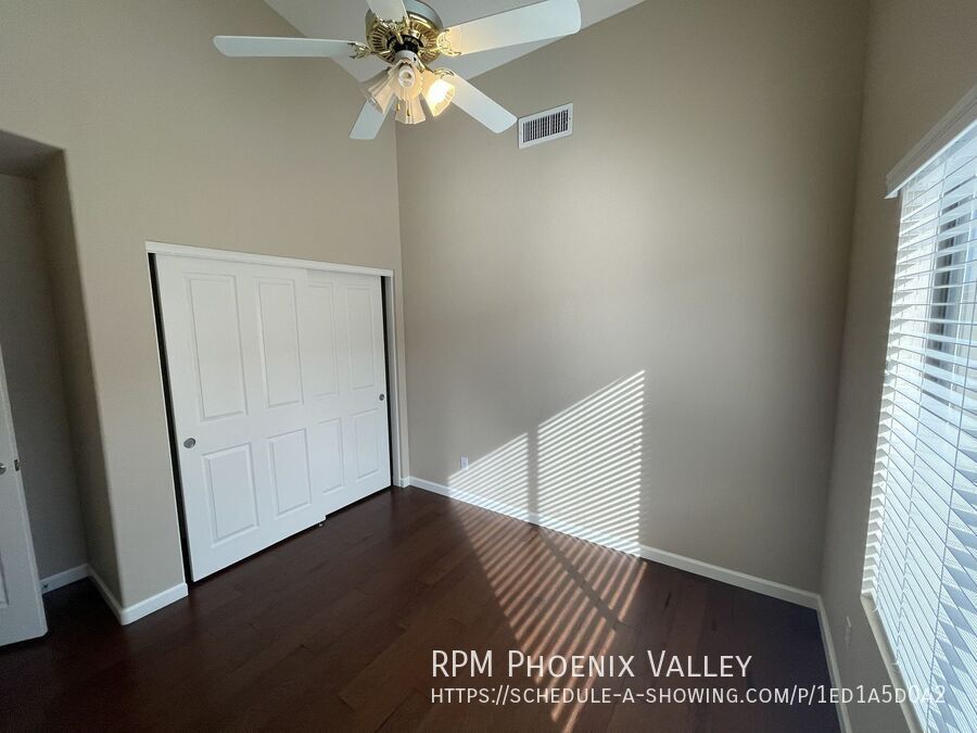 Beautiful 3 Bed / 2 Bath Home in Prime Location – Right Off the 101! *NO Carpet* property image