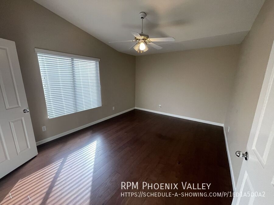 Beautiful 3 Bed / 2 Bath Home in Prime Location – Right Off the 101! *NO Carpet* property image