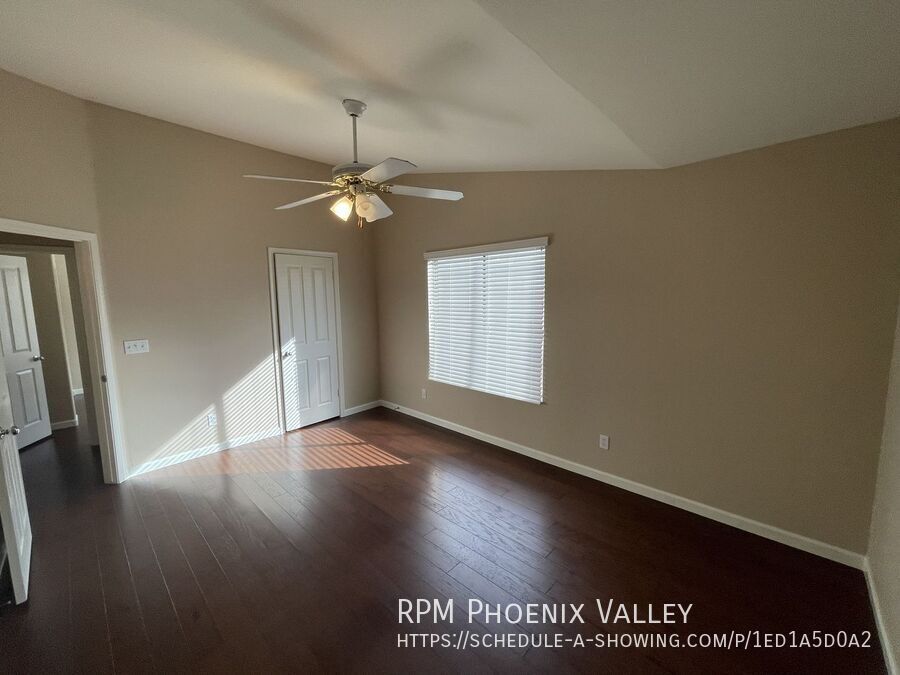 Beautiful 3 Bed / 2 Bath Home in Prime Location – Right Off the 101! *NO Carpet* property image