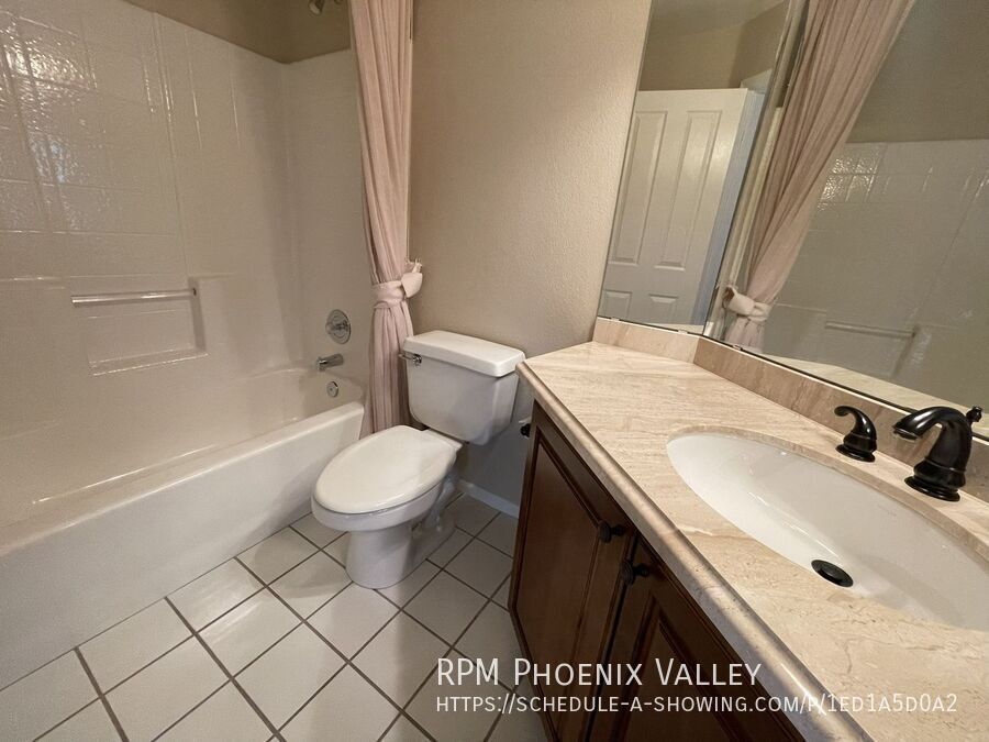 Beautiful 3 Bed / 2 Bath Home in Prime Location – Right Off the 101! *NO Carpet* property image