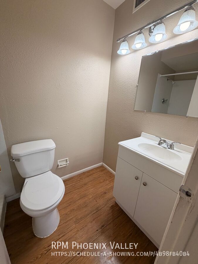 Great 2BDM | 2BA Unit with an Enclosed Patio and *NO Carpet* property image