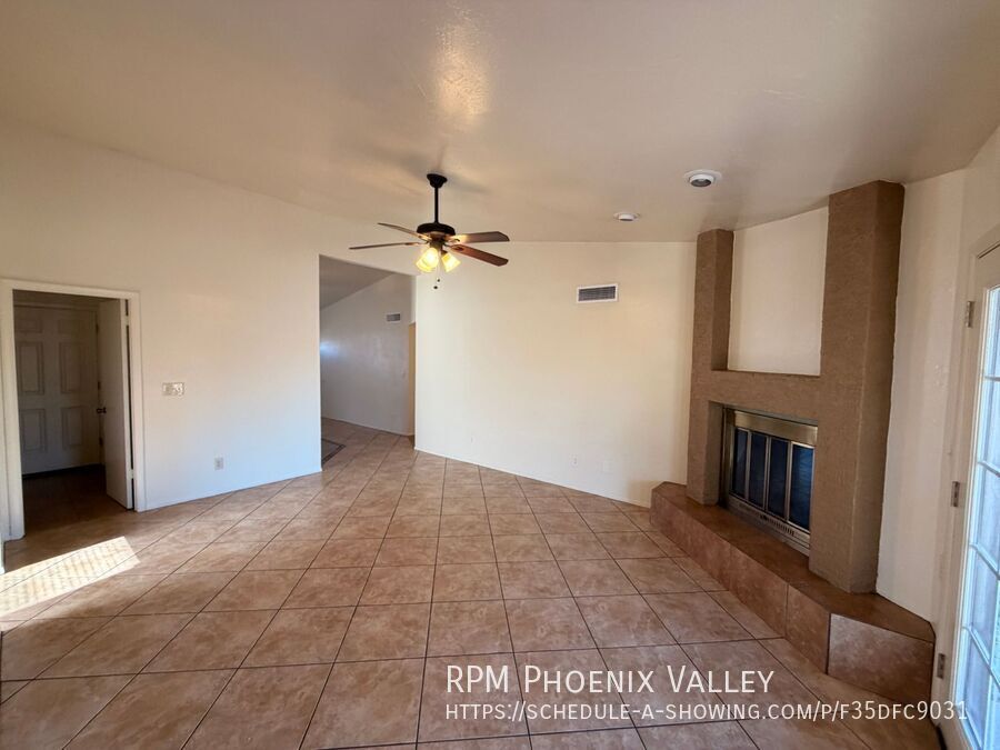 ⭐ Spacious 3-Bedroom 2-Bathroom Chandler Home with Vaulted Ceilings and Large Yard property image