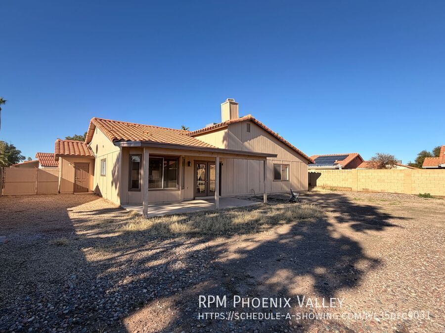 ⭐ Spacious 3-Bedroom 2-Bathroom Chandler Home with Vaulted Ceilings and Large Yard property image