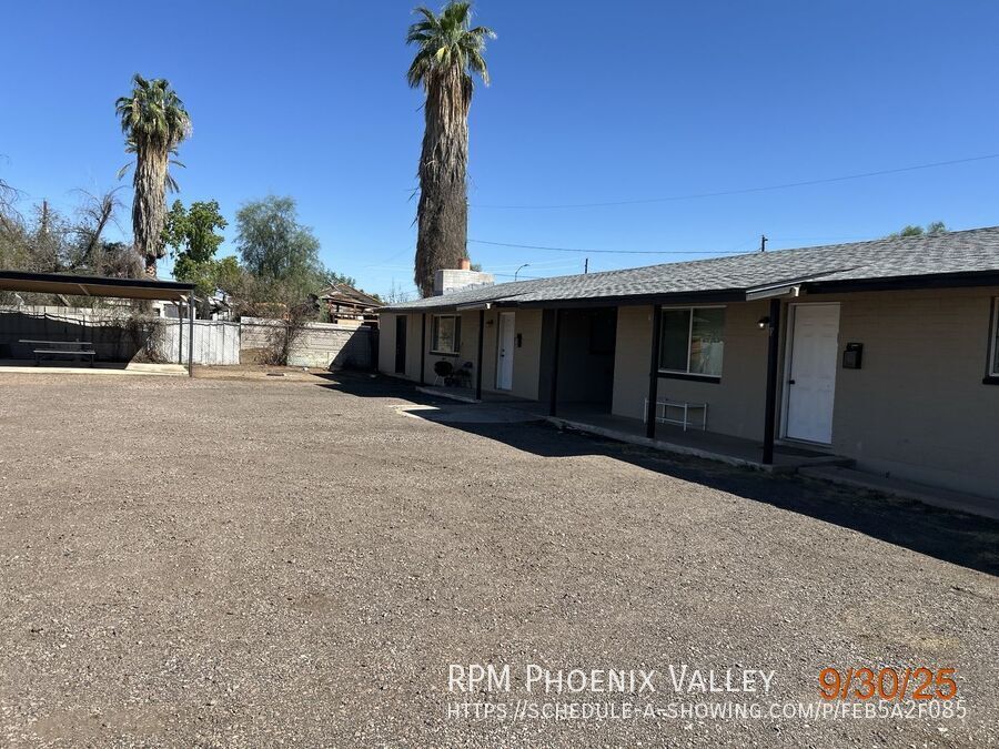 Move-In Special! Updated 2Bdm 1BA apartment *NO* Carpet property image