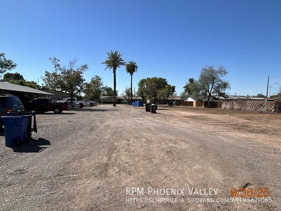 Move-In Special! Updated 2Bdm 1BA apartment *NO* Carpet property image