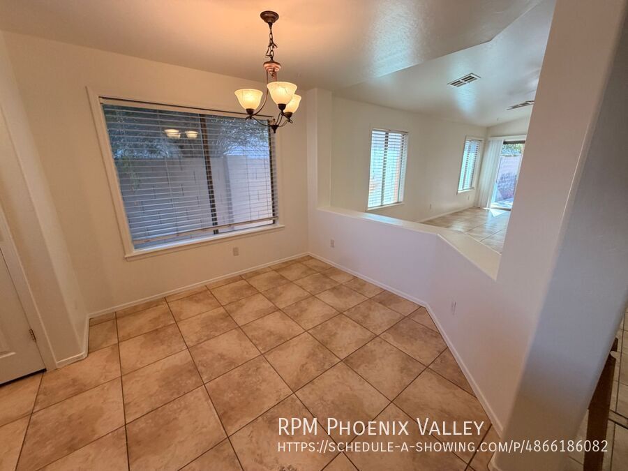 Spacious 3Bdm 2Ba Phoenix Home with *No Carpets* and *New Paint* property image