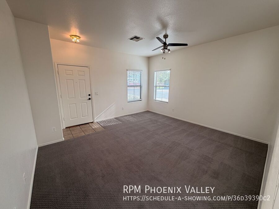 End Unit Tempe Townhome w/Garage *NEW* Paint property image