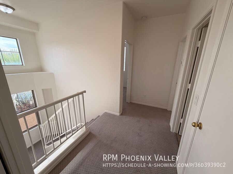 End Unit Tempe Townhome w/Garage *NEW* Paint property image