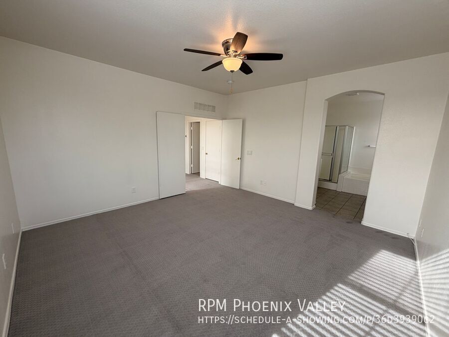 End Unit Tempe Townhome w/Garage *NEW* Paint property image