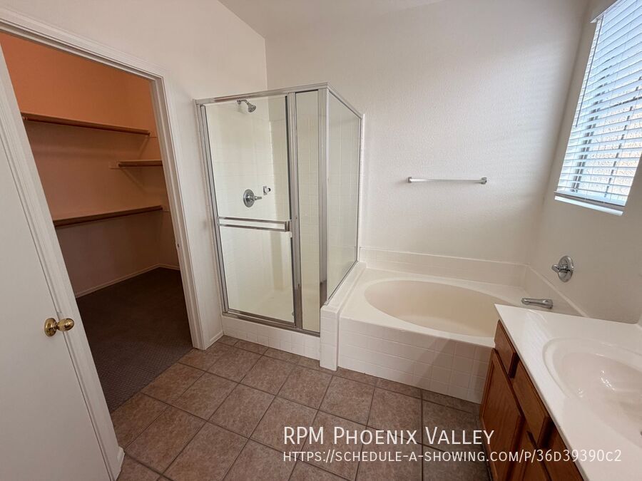 End Unit Tempe Townhome w/Garage *NEW* Paint property image