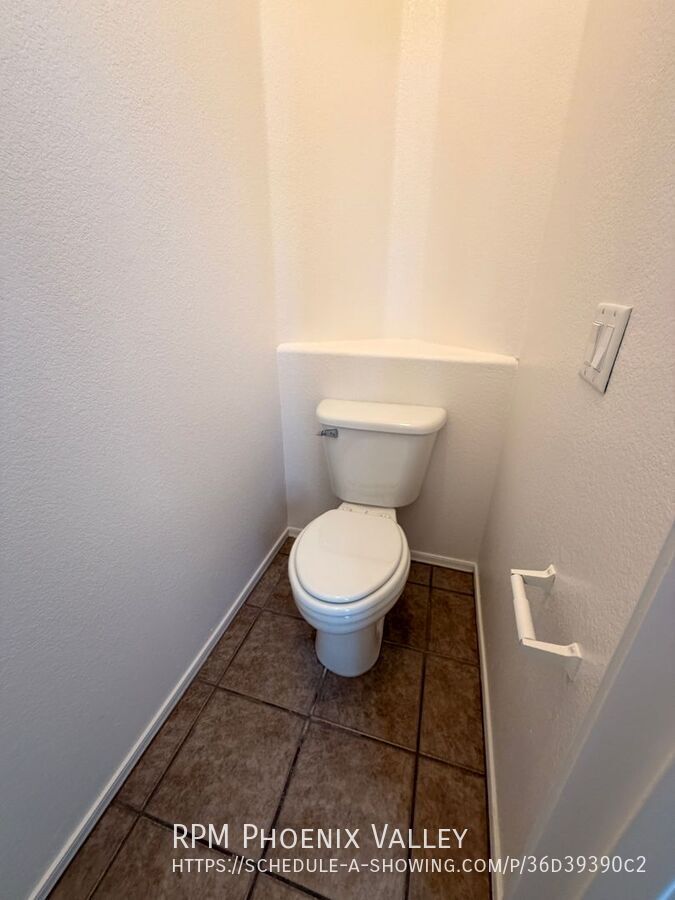 End Unit Tempe Townhome w/Garage *NEW* Paint property image