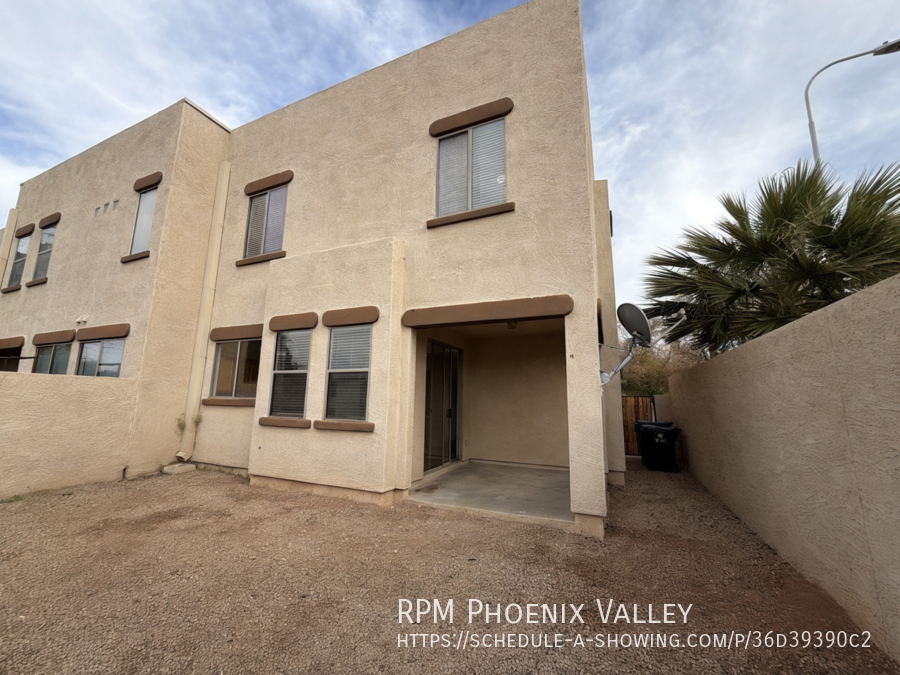 End Unit Tempe Townhome w/Garage *NEW* Paint property image