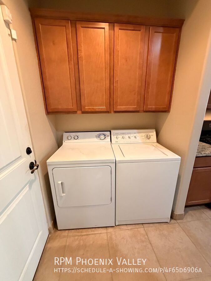 End Unit *Gated* Downtown Phx Townhome 2 Car Garage! property image