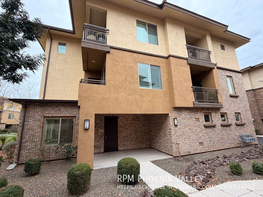 Ground Level 2/2 Condo, *Gated N. Scottsdale* Community w/2 Car Garage property image