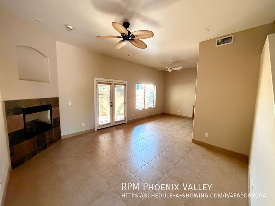 End Unit *Gated* Downtown Phx Townhome 2 Car Garage! property image