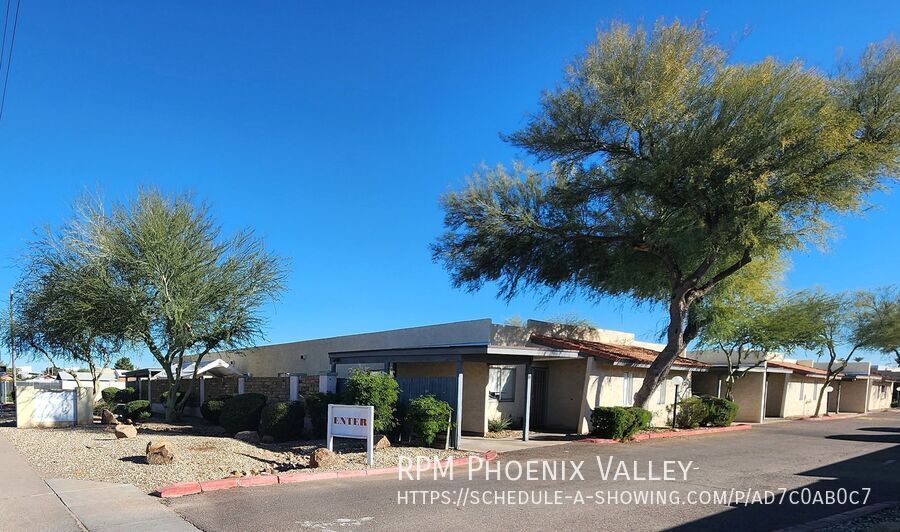 Move-In Special! *NEW* Flooring, *NO* Carpet, Single Story Townhome! property image