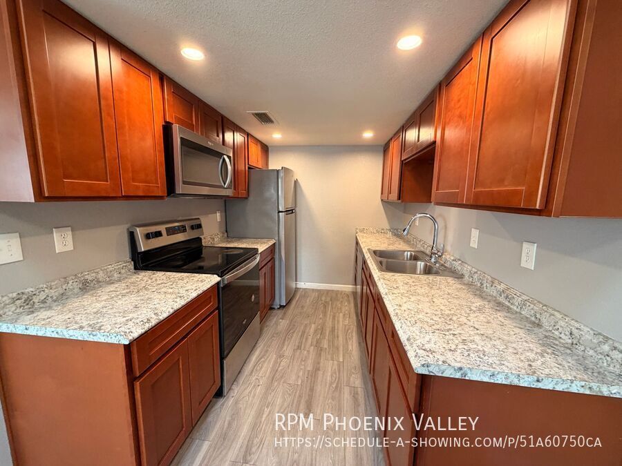 Move-In Special! Updated Single Story 2Bdm - 2 Ba Glendale Unit with *NO Carpet* property image
