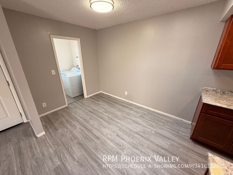 Move-In Special! Updated 2Bdm 2Ba Glendale Apartment *No Carpet* property image