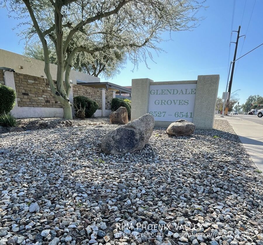 Move-In Special! Updated 2Bdm 2Ba Glendale Apartment *No Carpet* property image