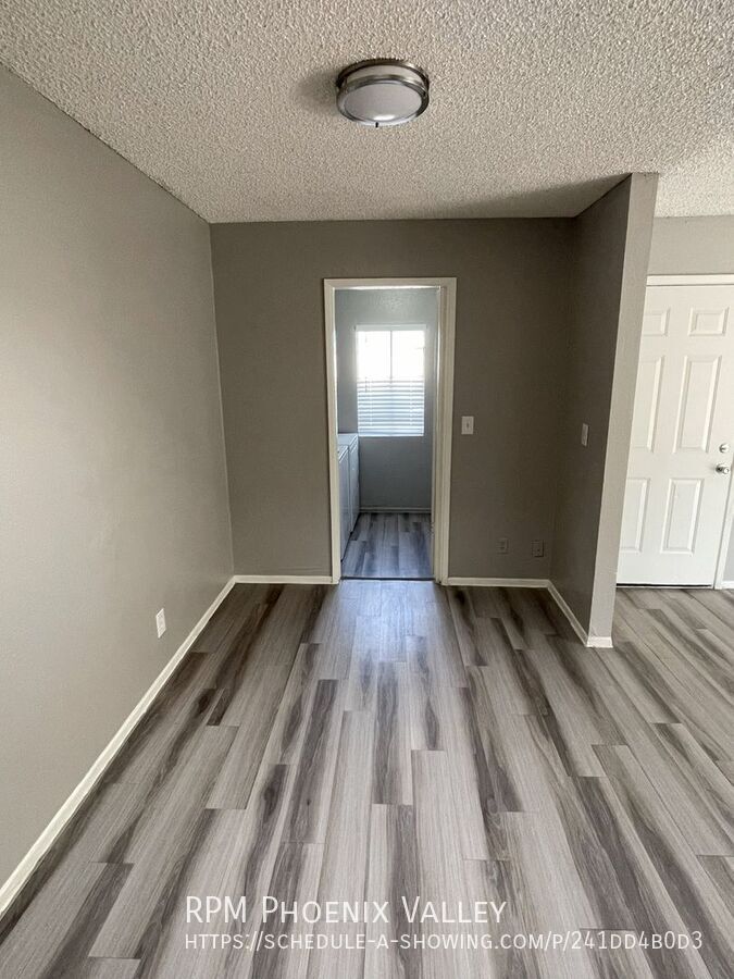Move-In Special! 2Bdm 2Ba Glendale Unit with *NO* Carpet property image