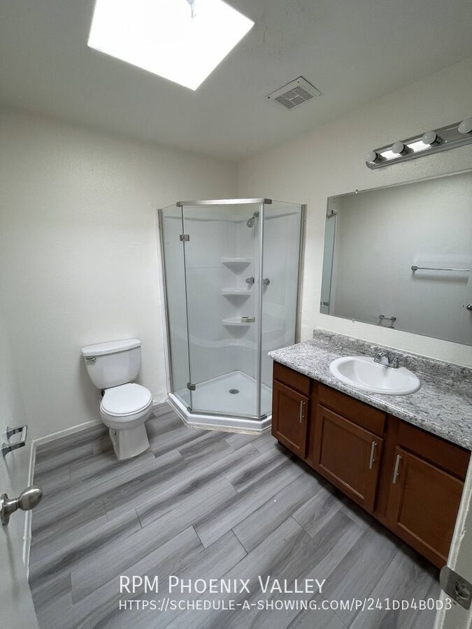Move-In Special! 2Bdm 2Ba Glendale Unit with *NO* Carpet property image