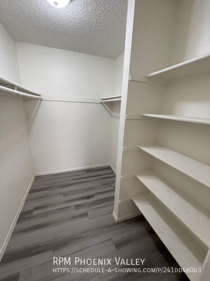 Move-In Special! 2Bdm 2Ba Glendale Unit with *NO* Carpet property image