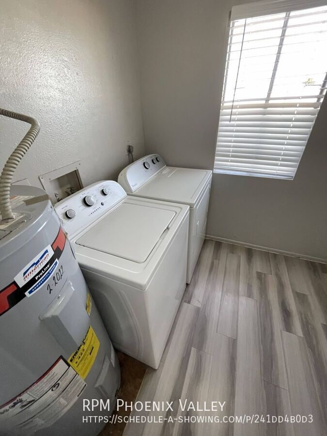 Move-In Special! 2Bdm 2Ba Glendale Unit with *NO* Carpet property image