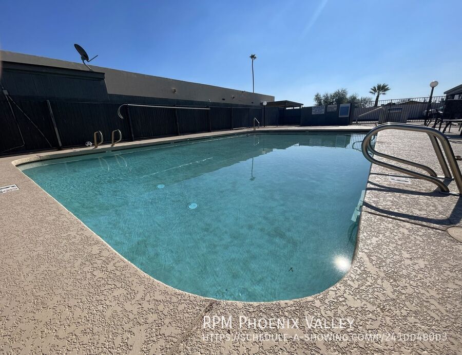 Move-In Special! 2Bdm 2Ba Glendale Unit with *NO* Carpet property image