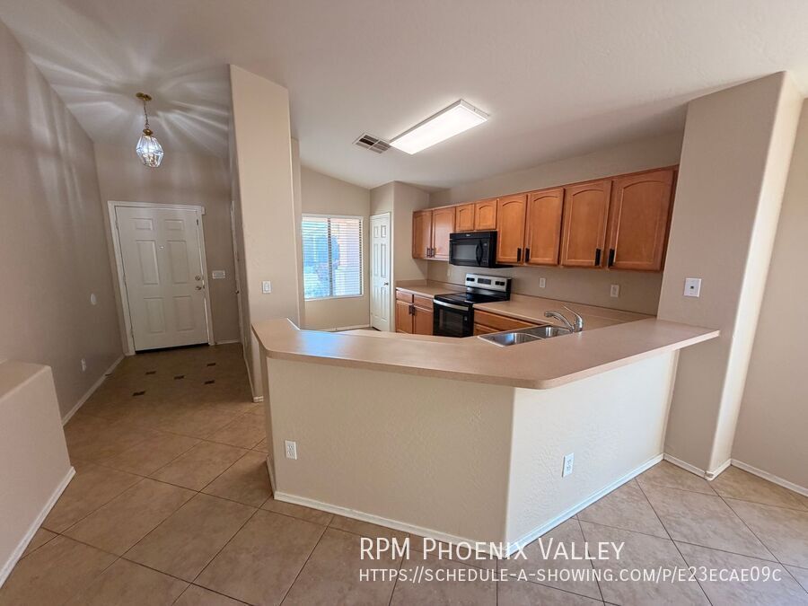 Gorgeous 3Bdm 2Ba Goodyear Home on a Cul-de-sac! *NO Carpets* property image