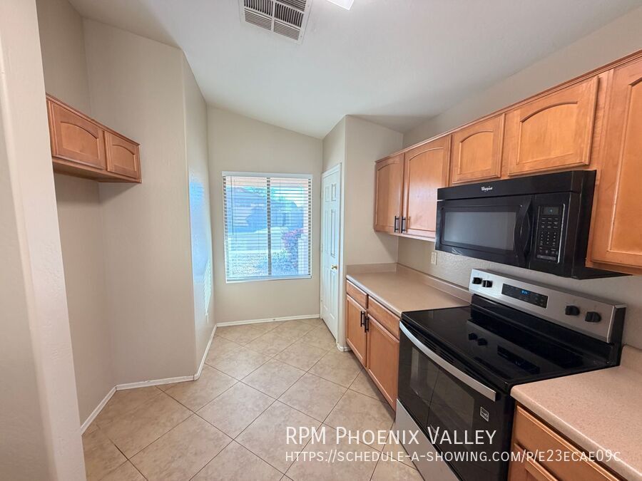 Gorgeous 3Bdm 2Ba Goodyear Home on a Cul-de-sac! *NO Carpets* property image