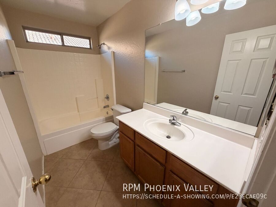 Gorgeous 3Bdm 2Ba Goodyear Home on a Cul-de-sac! *NO Carpets* property image
