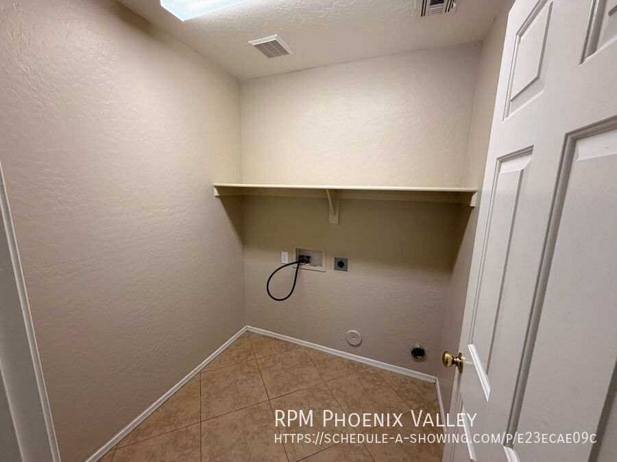 Gorgeous 3Bdm 2Ba Goodyear Home on a Cul-de-sac! *NO Carpets* property image