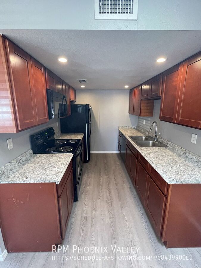 Updated Single Story 2Bdm - 2 Ba Glendale Unit with *NO Carpet* property image