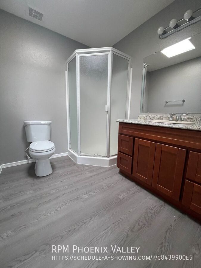 Updated Single Story 2Bdm - 2 Ba Glendale Unit with *NO Carpet* property image